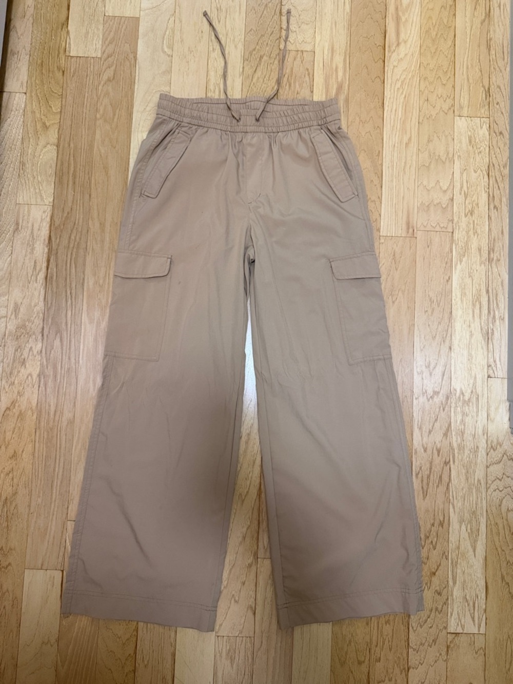 Old Navy Wide Leg Cargo Pants in Light Brown/Tan